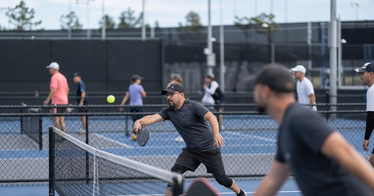 When Should a Tournament Use Pool Play Before the Elimination Bracket Begins?